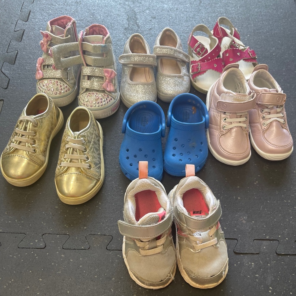 7 pairs of kids size 5 shoes